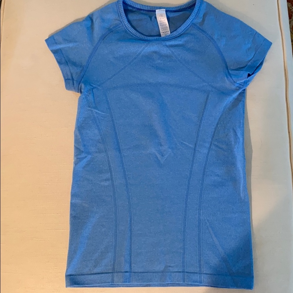 LULULEMON IVIVIA SHORT SLEEVE SHIRT